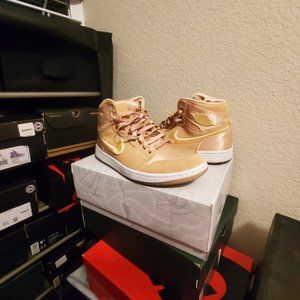 Jordan 1 Retro High Season of Her Ice Peach (W)